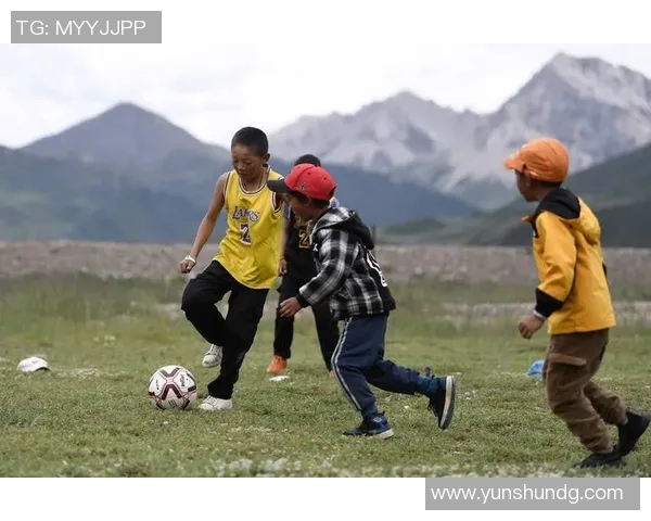 足球艺术的魅力精选展现让你领略球场上的精彩瞬间与激情画作